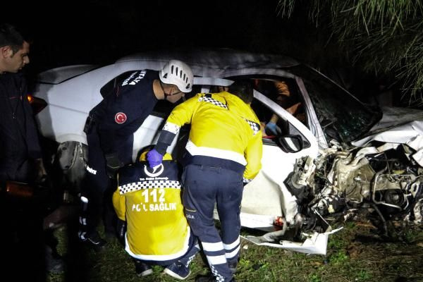 Antalya'da makas atan sürücü sıkıştırınca bariyerlere çarpıp öldü