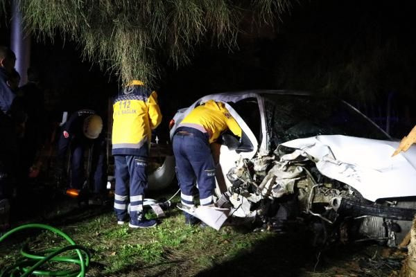 Antalya'da makas atan sürücü sıkıştırınca bariyerlere çarpıp öldü