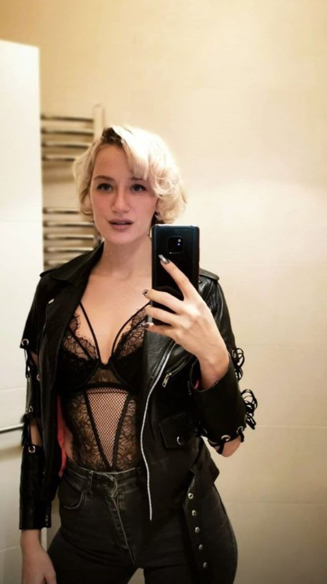 Seksi model Didem Soydan'ın gece gezmesi 'Tuvaleti' olay oldu