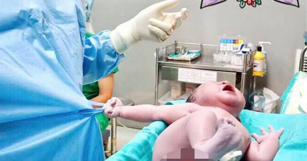 Yeni doğan bebeğin yaptığı hareket sosyal medyayı salladı.