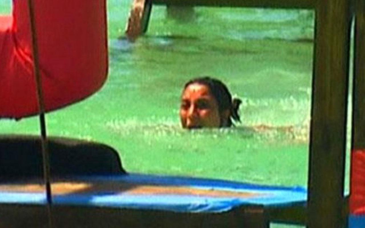 Oyun esnasında suya ters atlayan Sabriye Şengül belinden sakatlandı