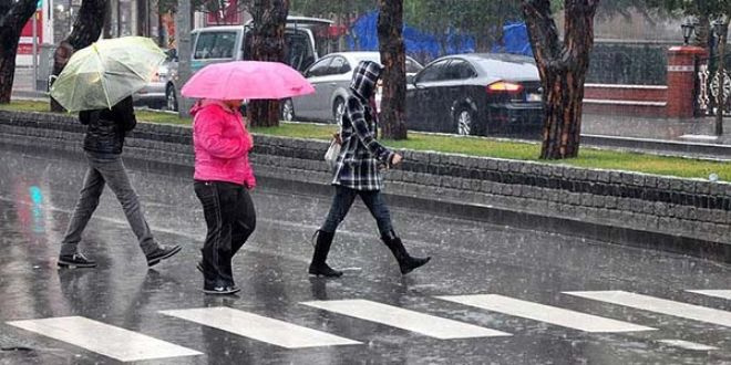 Meteoroloji'den yağmur uyarısı geldi bahar havasına sakın kanmayın