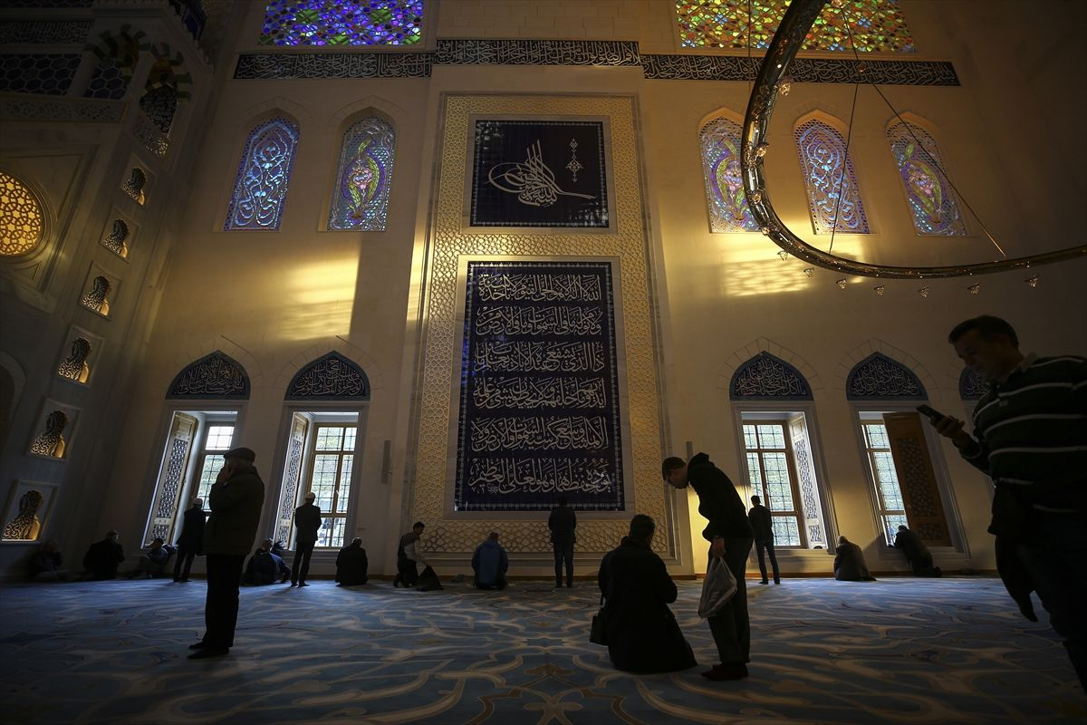 Regaib Kandili'nde Çamlıca Camisi'ne yoğun ilgi