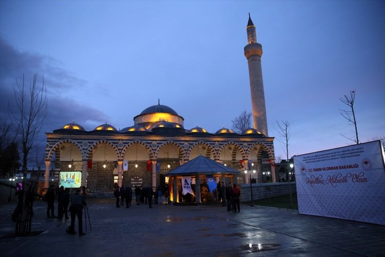 Teröristlerin yakıp yıktığı Kurşunlu Camii tekrar ibadete açıldı