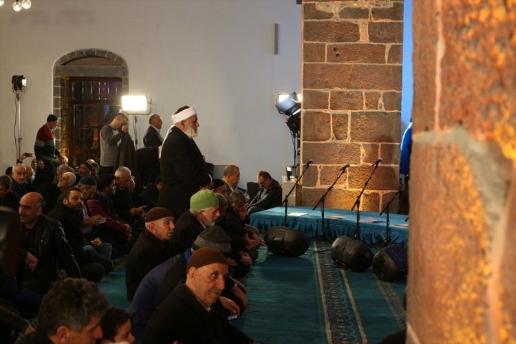 Teröristlerin yakıp yıktığı Kurşunlu Camii tekrar ibadete açıldı