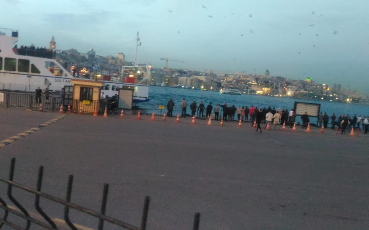 Eminönü'nde otomobil denize uçtu!