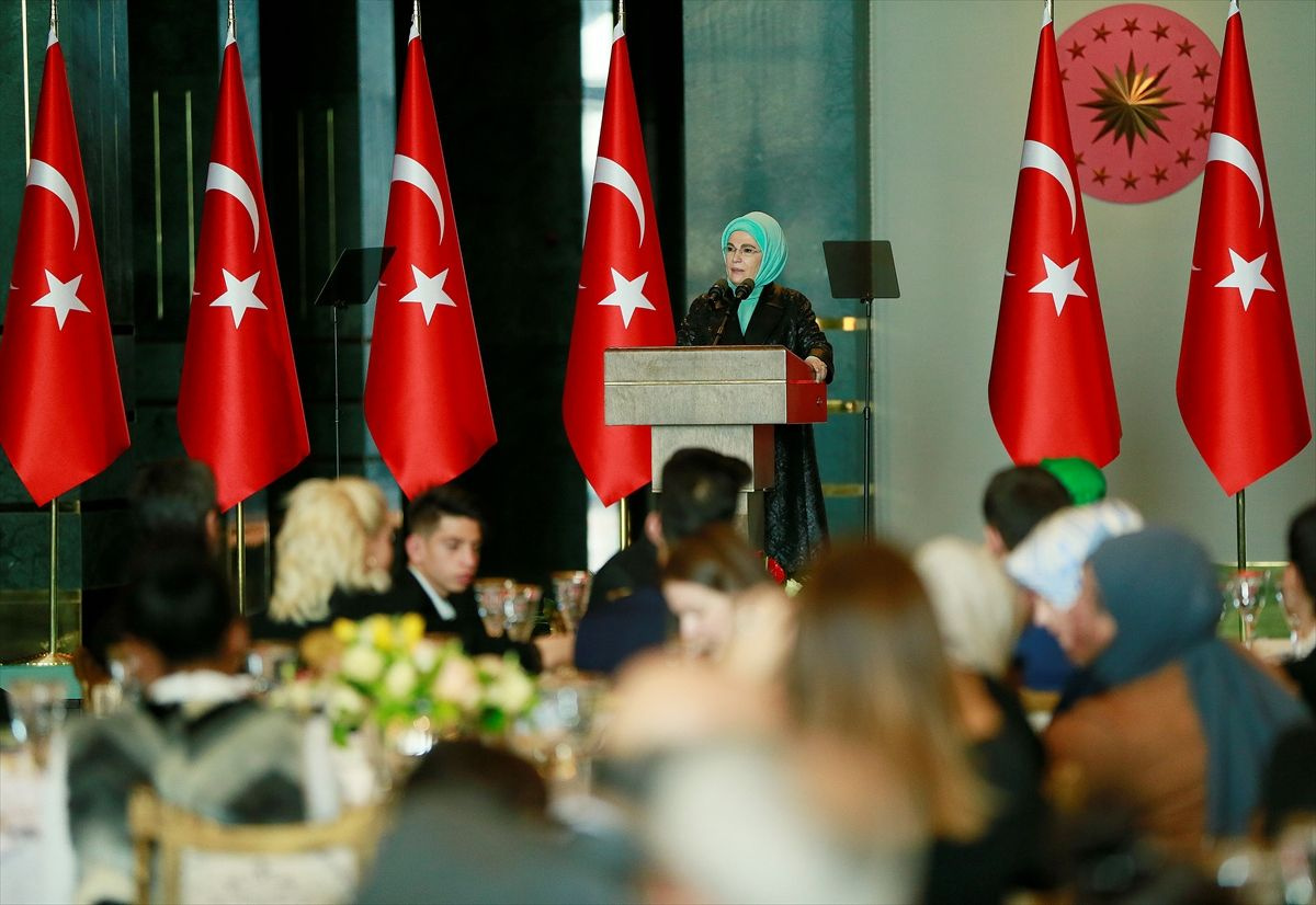 Emine Erdoğan'ın Külliye'de verdiği yemeğe ünlüler akın etti!