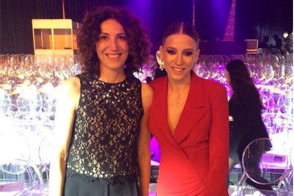 Serenay Sarıkaya'dan annesine dudak uçuklatan hediye!