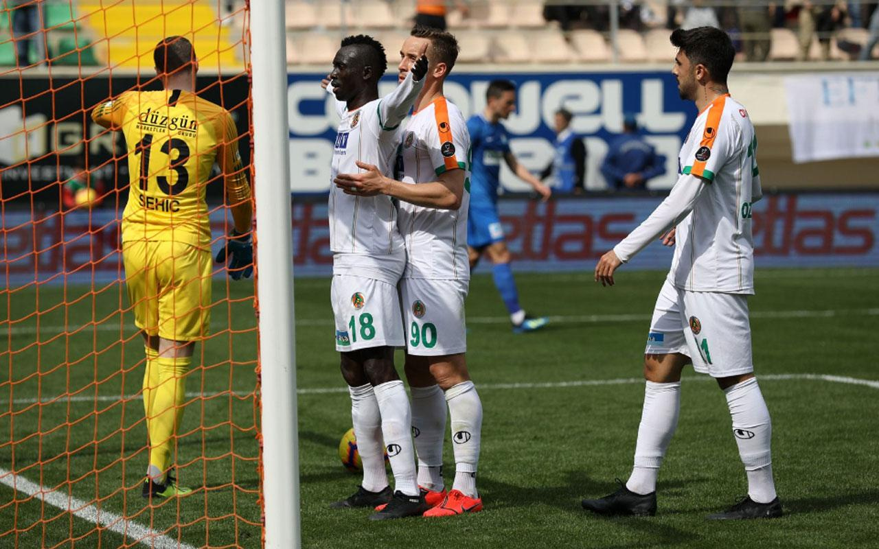 4 penaltı verildi Alanyaspor-Erzurumspor karşılaşmasında görülmemiş olay