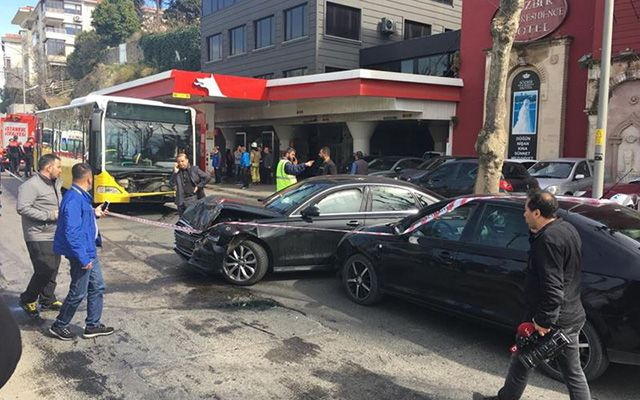 Üsküdar'da zincirleme trafik kazası: 5 yaralı