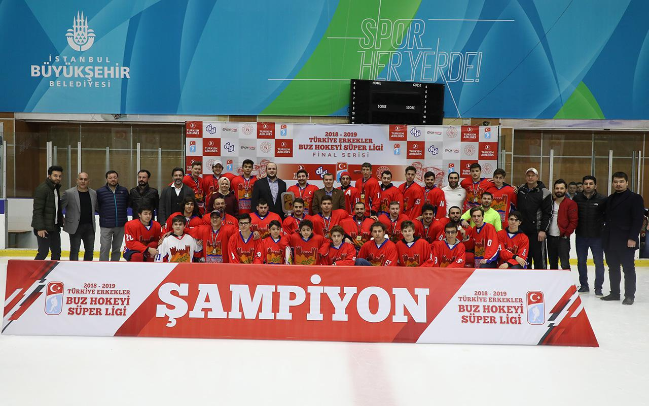 Buz hokeyi erkeklerde şampiyon Zeytinburnu Belediyesi Spor Kulübü oldu