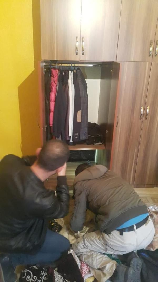 Kayseri'de hırsızlar gardırop arkasına yaptırdıkları gizli bölmeden yakalandı