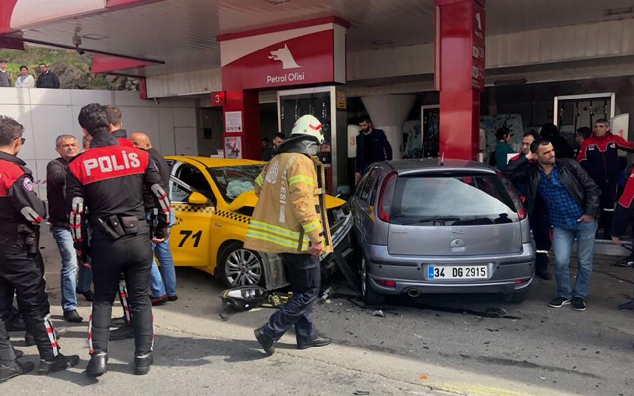 Üsküdar'da zincirleme trafik kazası: 5 yaralı