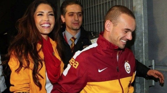 Wesley Sneijder eşi Yolanthe Cabau ile boşanıyor sebebi de ihanet!