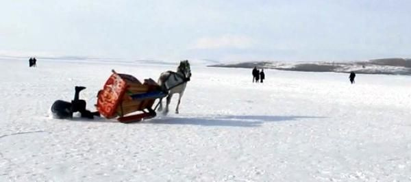 Çıldır Gölü'nde driftin sonu kötü bitti böyle yuvarlandılar