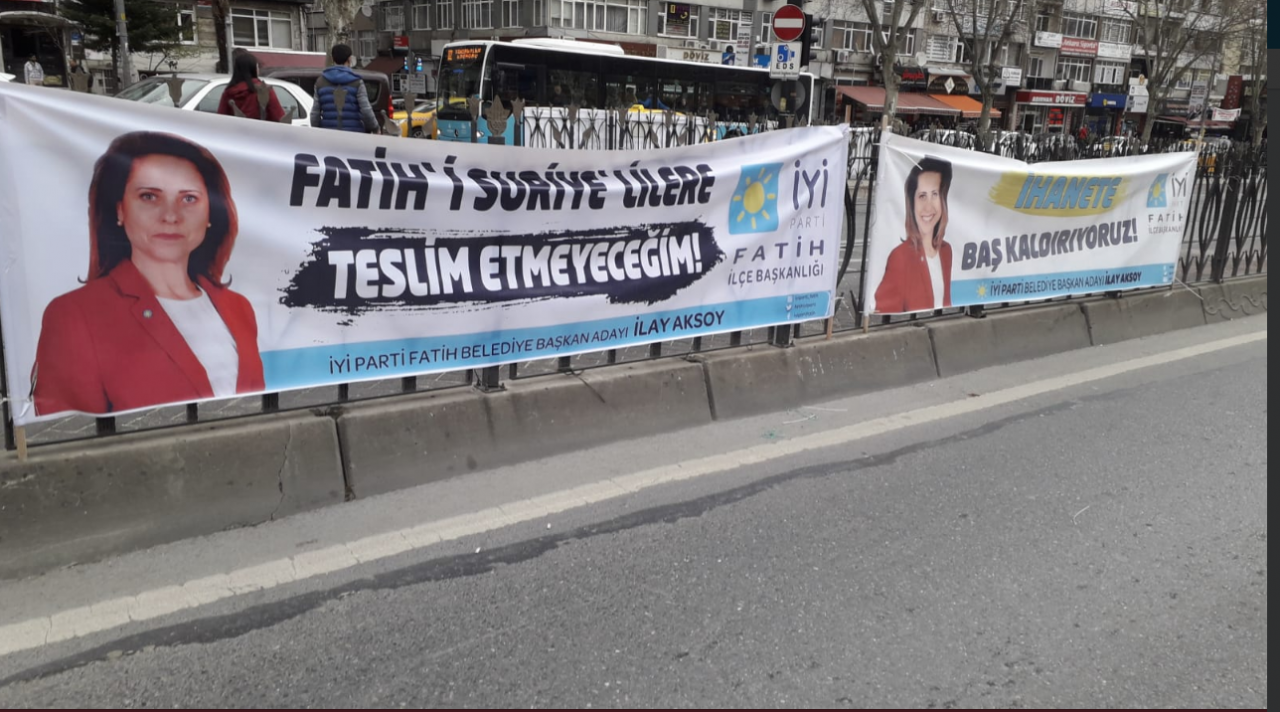 İYİ Parti'nin Fatih adayı İlay Aksoy'un pankartı olay çıkardı