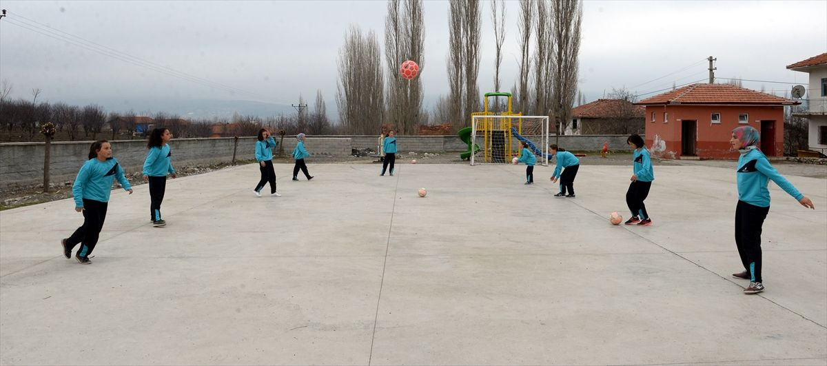 'Kızlar futbol oynar mı' sözü şampiyonluk getirdi