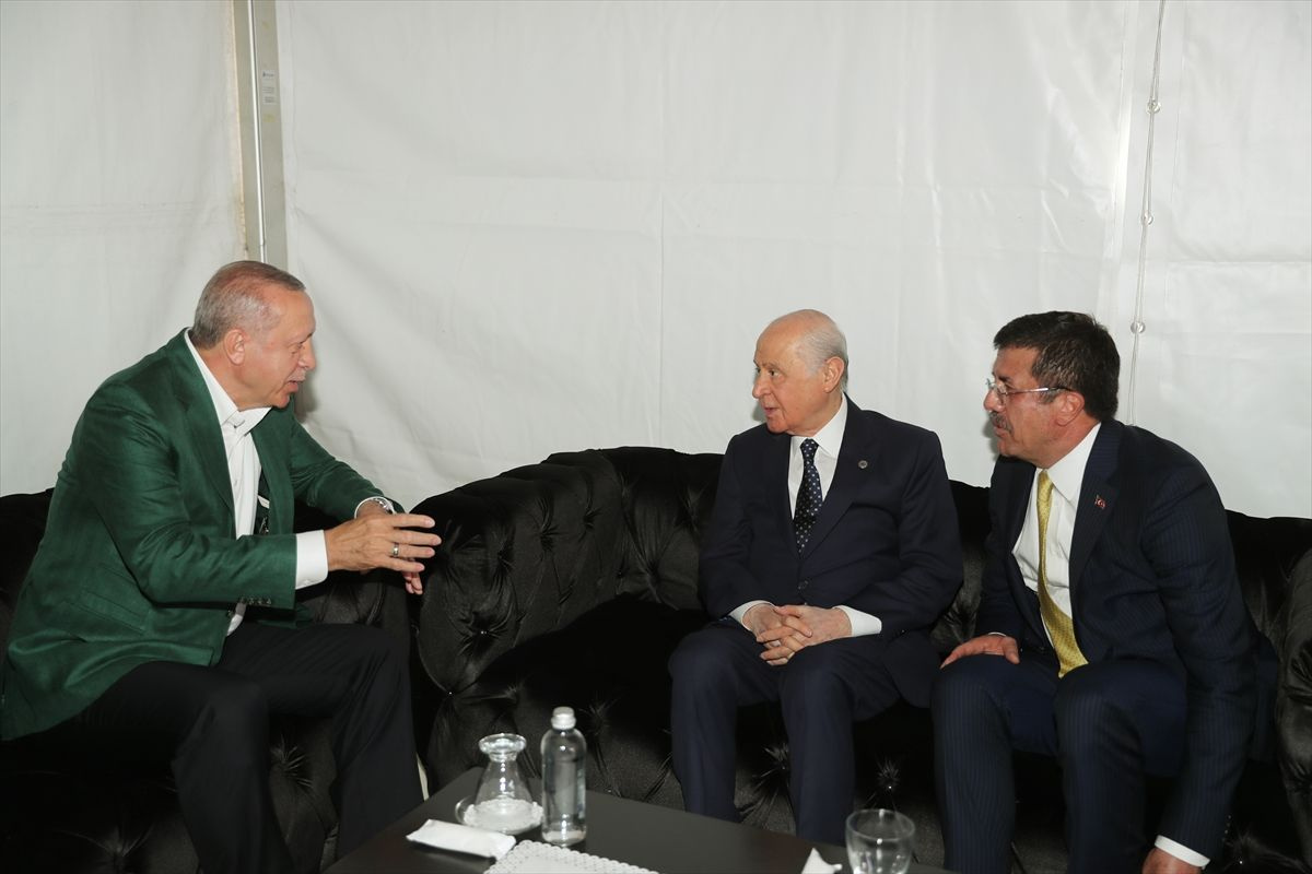 Cumhurbaşkanı Erdoğan ve Bahçeli'den miting öncesi samimi sohbet