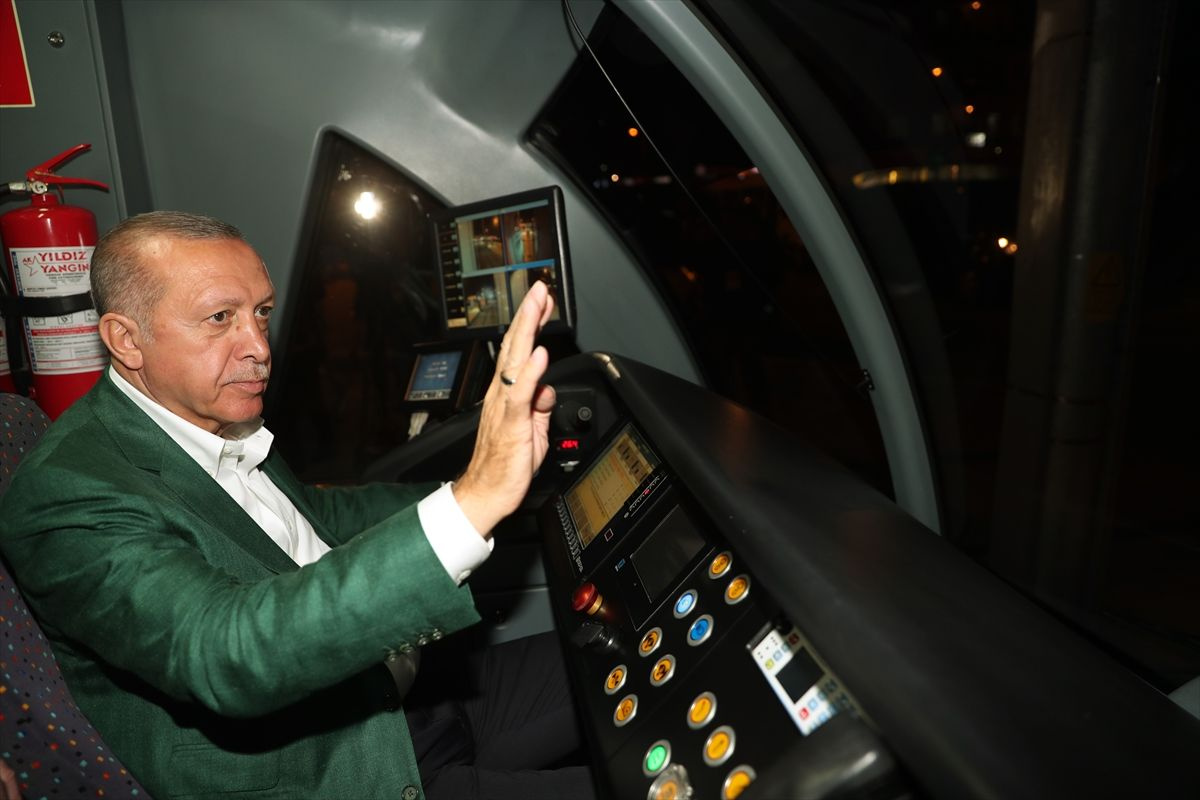 Erdoğan Antalya'da tramvay hattını açtı