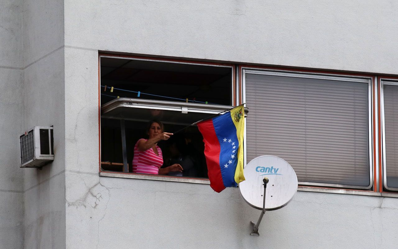 Venezuela'da halk yine sokaklara döküldü krizin adı bu kez Miraflores