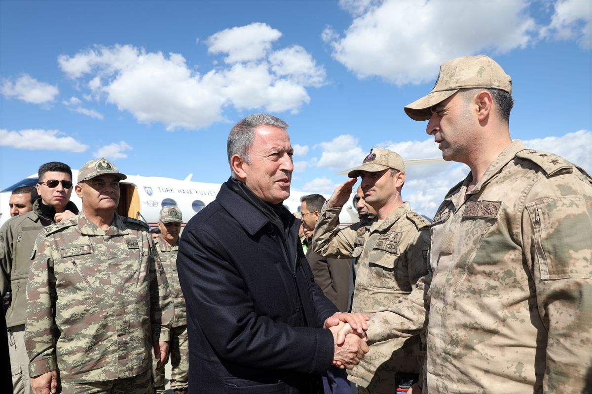 Milli Savunma Bakanı Akar, Şırnak'ta incelemelerde bulundu