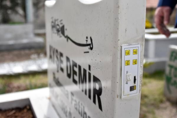 Konya'da ezber bozan mezar taşı! Gören cep telefonuna kaydediyor