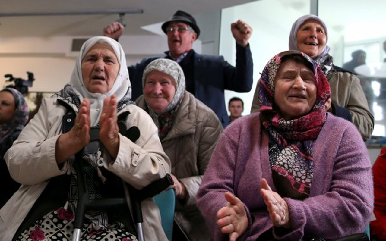 Karadzic'e müebbet cezası Bosnalıları sevindirdi