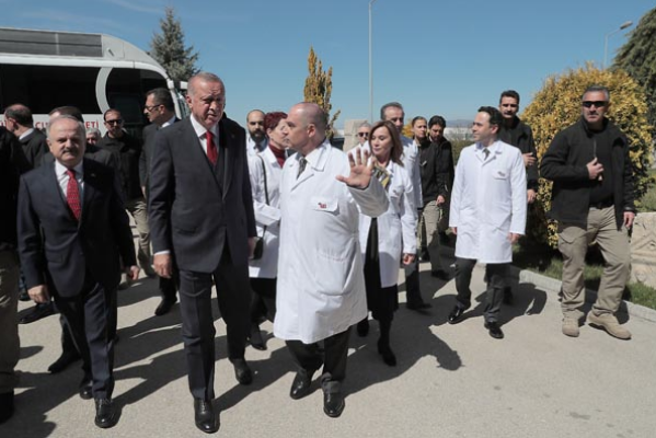 Cumhurbaşkanı Erdoğan, fabrikayı gezip tek tek inceledi ikramı geri çevirmedi