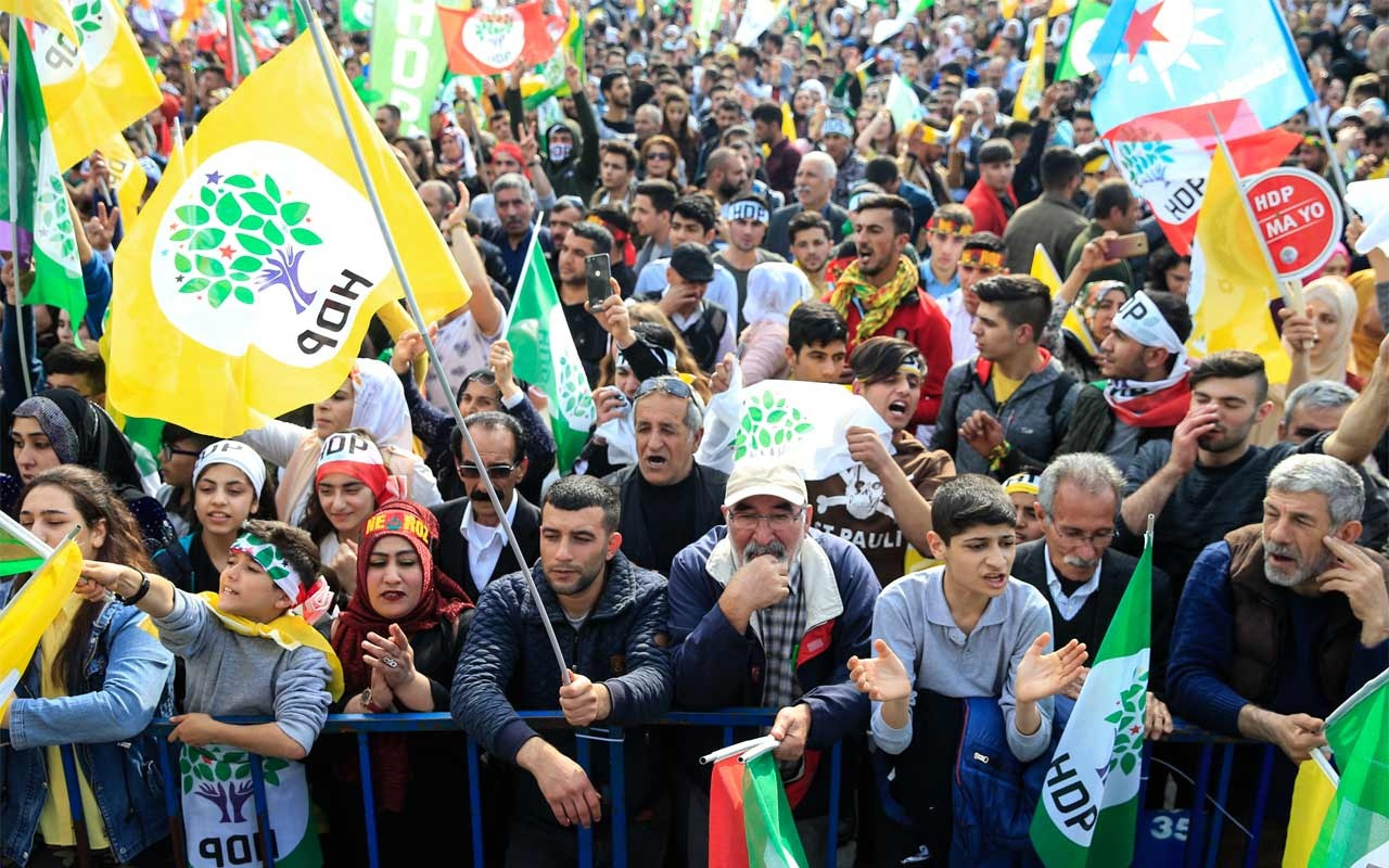 HDP'nin İzmir mitinginde PKK sloganları