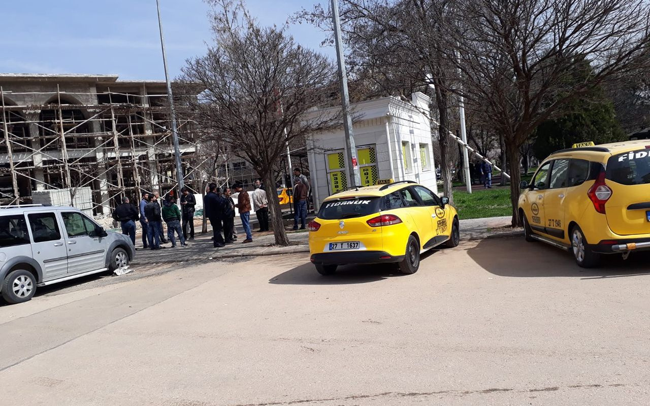 Gaziantep'te taksicilerin yolcu kavgası kanlı bitti: 2 yaralı