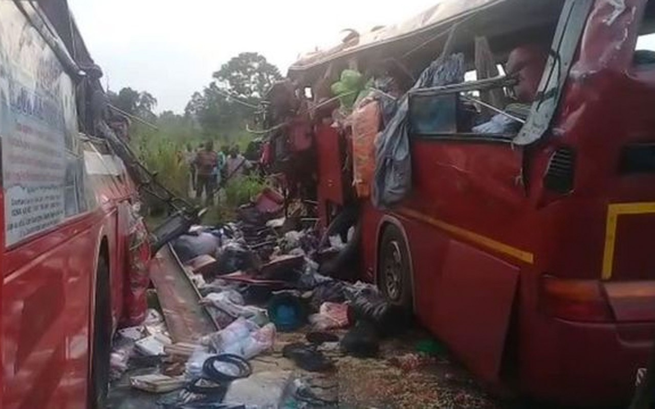 Gana'da iki yolcu otobüsü çarpıştı: 60 ölü
