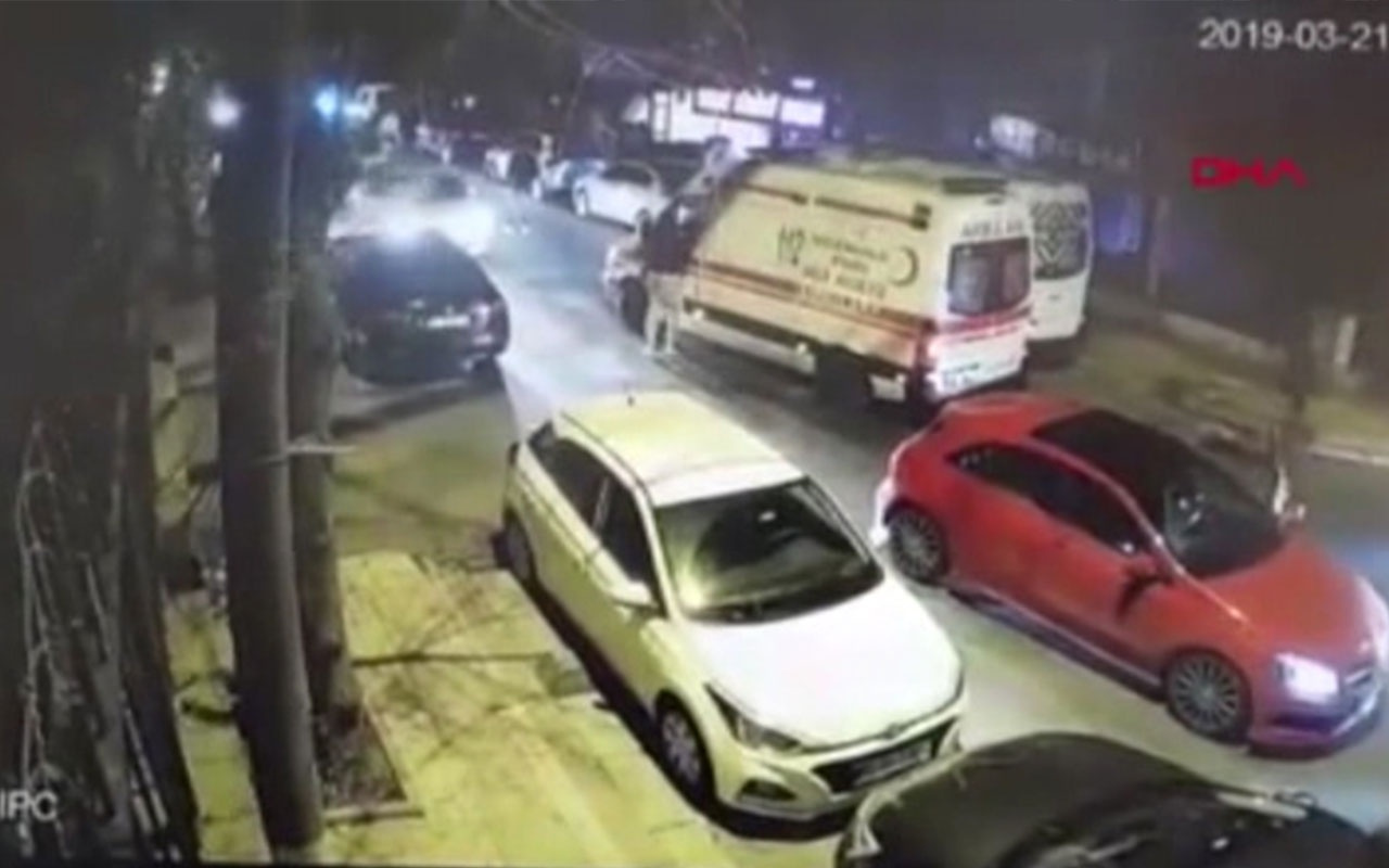 Bakırköy'de ambulans şoförüne darp anı kamerada