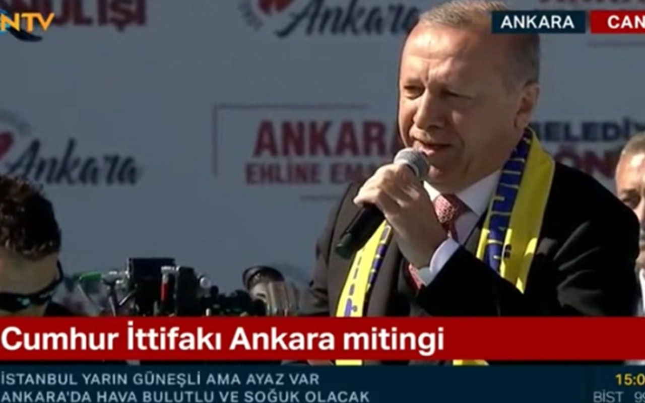 Cumhurbaşkanı Erdoğan Ankara mitinginde Kayahan'ın şarkısına eşlik etti