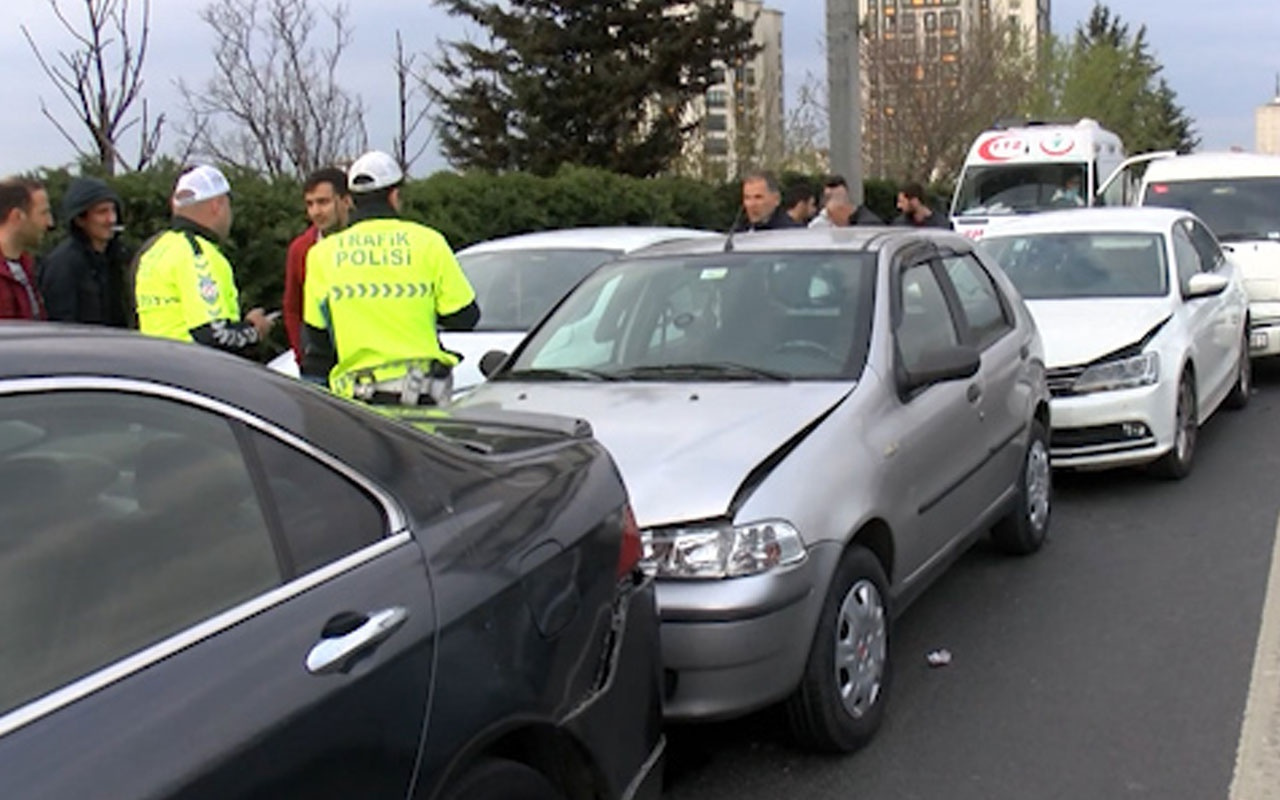 E-5'te zincirleme kaza: 4 araç birbirine girdi