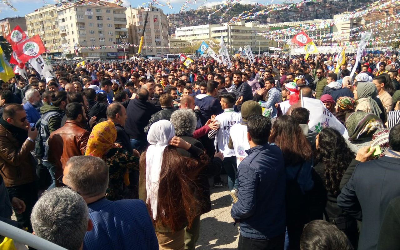 Kocaeli'deki HDP mitinginde Öcalan lehine slogan atan 8 kişi gözaltına alındı