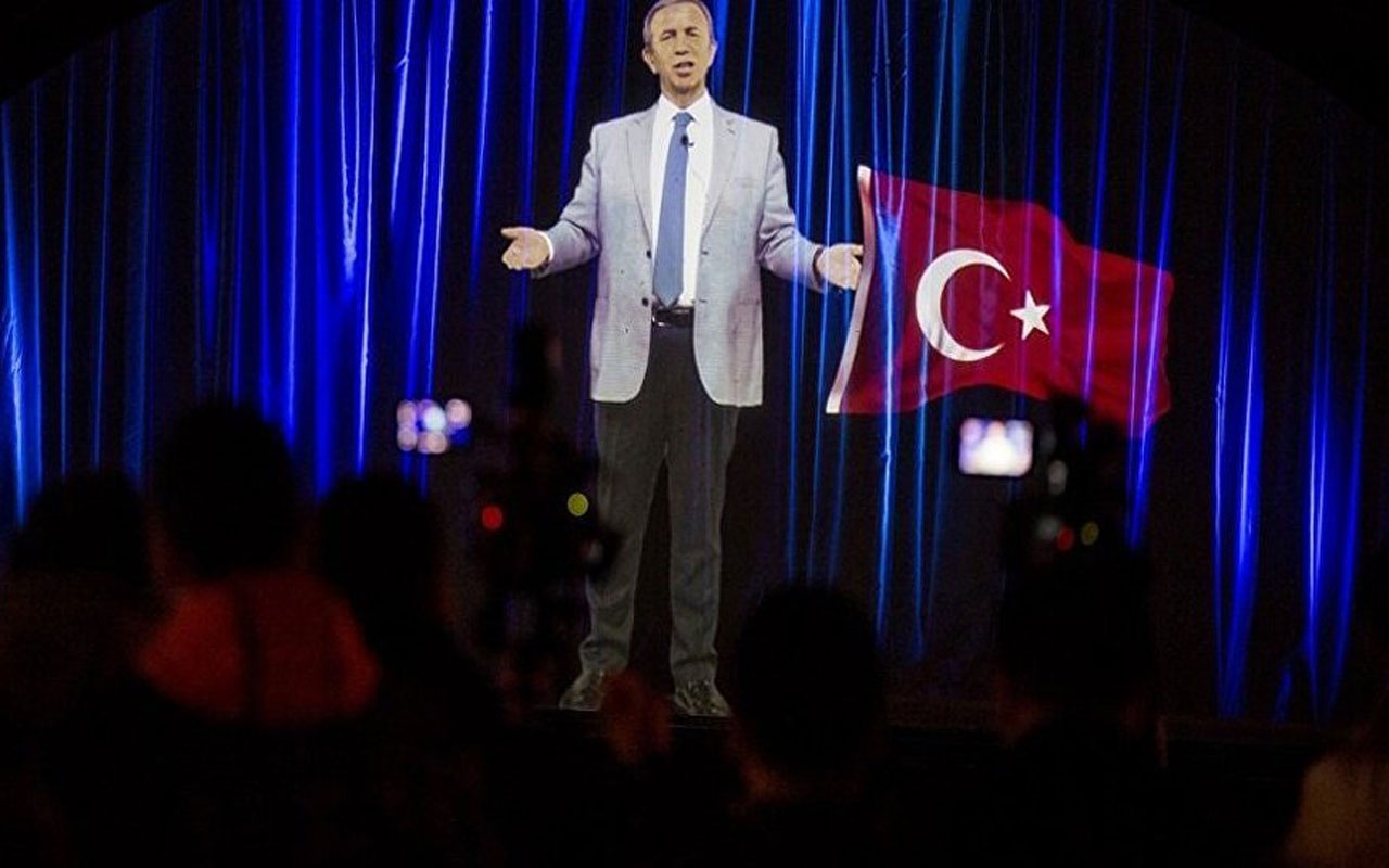 Mansur Yavaş  hologram ile Ankaralılara seslendi