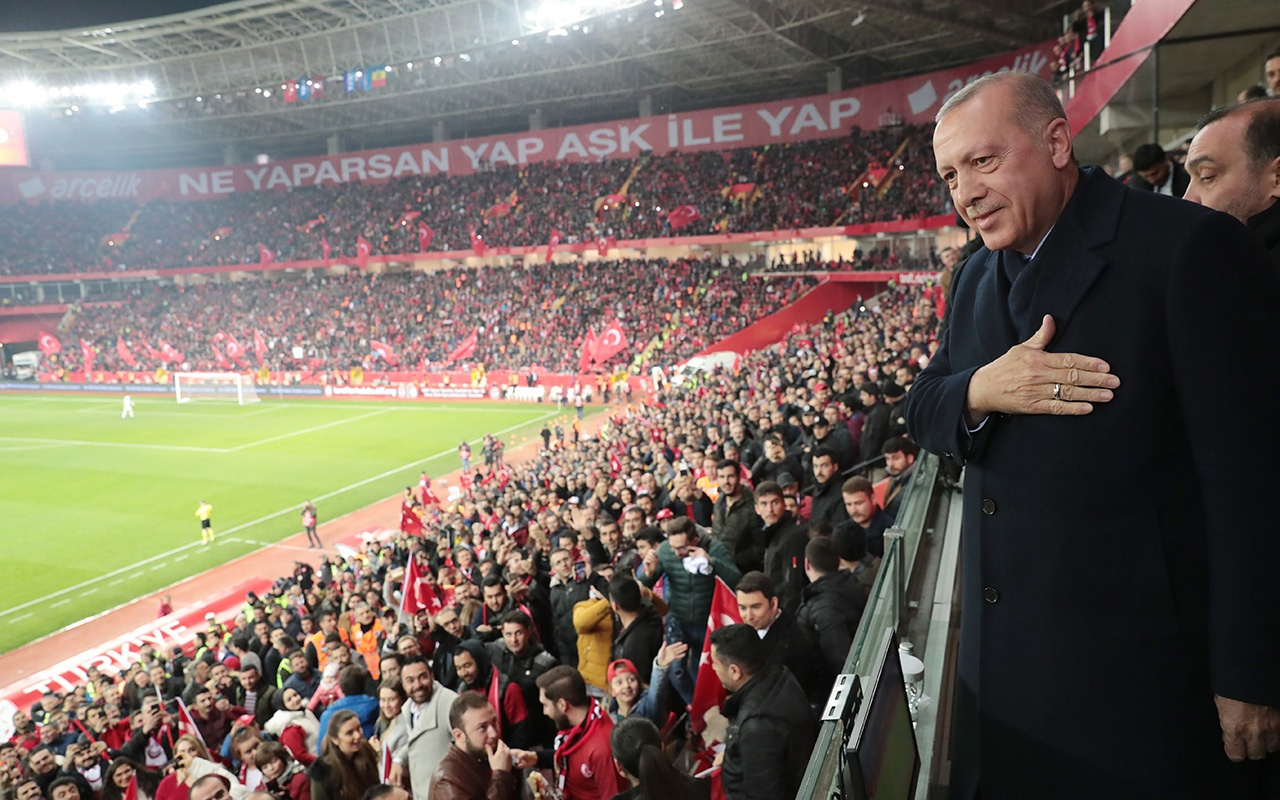 Cumhurbaşkanı Erdoğan, Türkiye-Moldova maçını izledi