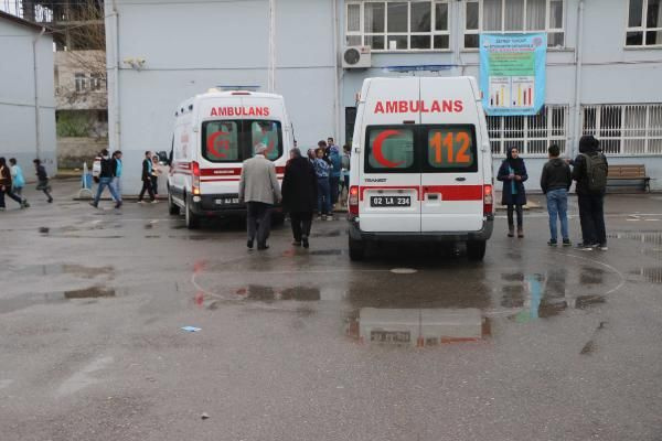 Adıyaman'da 50 öğrenci zehirlenme belirtisi ile hastaneye götürüldü