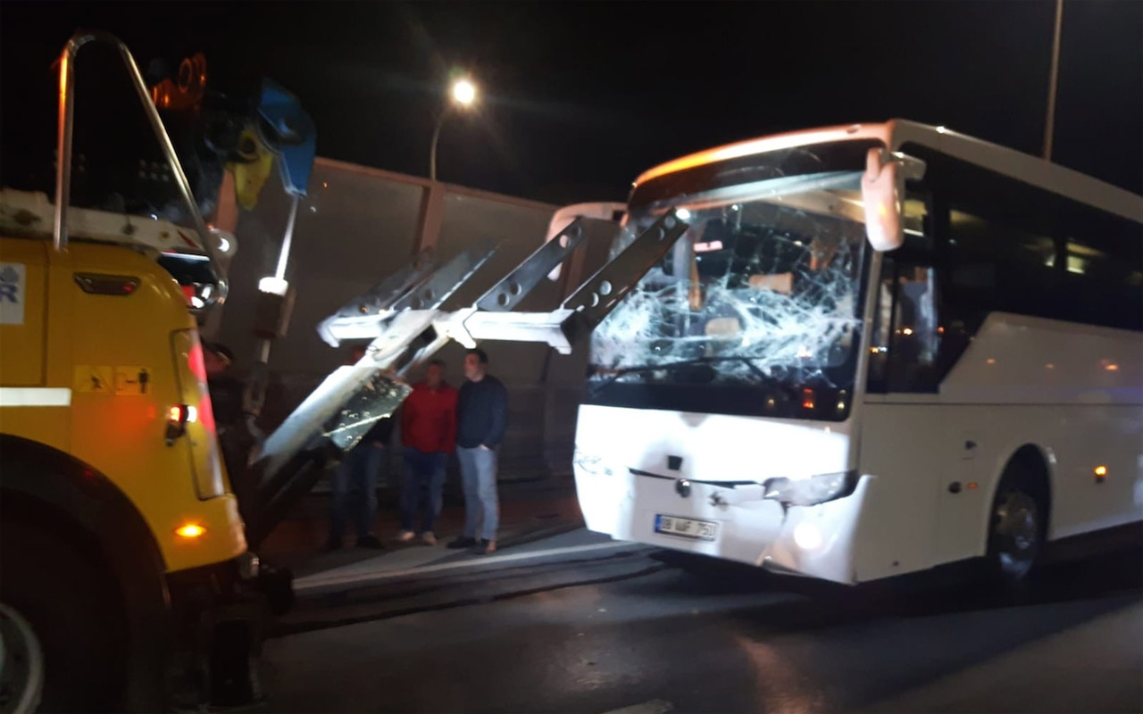 Haliç Köprüsü'nde 3 otobüs zincirleme kaza yaptı