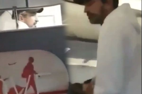 Erkan Petekkaya alkollü uçağa bindi yolcularla kavga etti olay görüntüler
