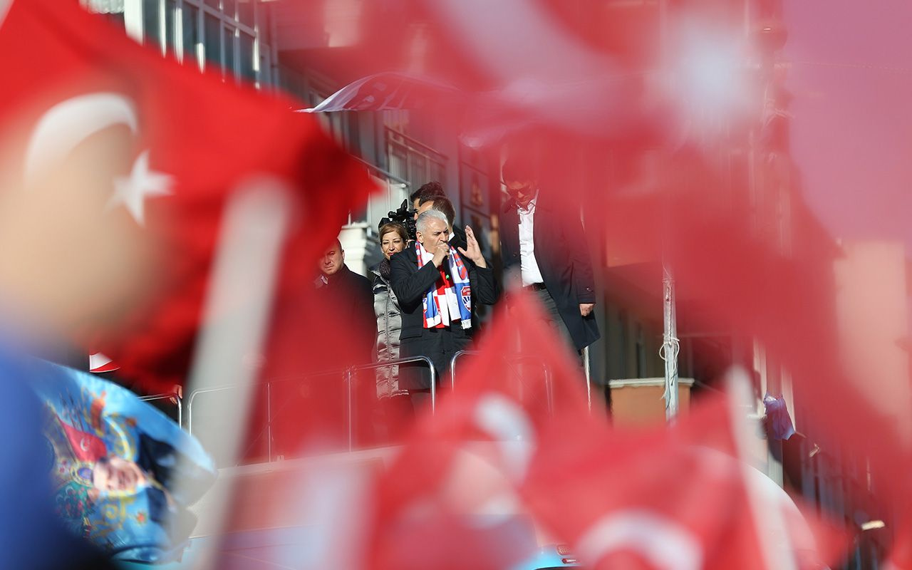 Binali Yıldırım seçim çalışmalarını Silivri'de tamamladı