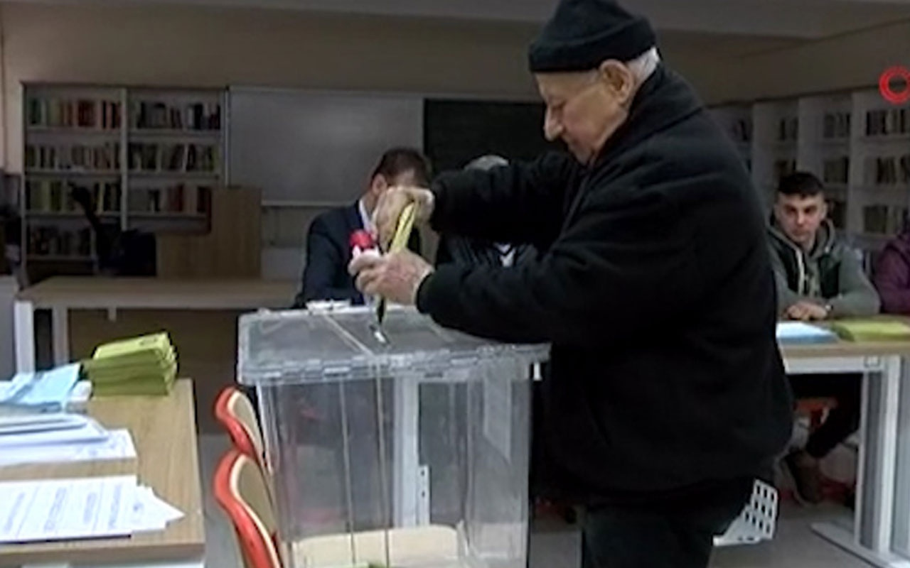 Türkiye sandık başında oy verme görüntüleri