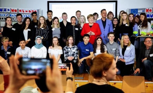 Türk öğrenci Elif Merkel'in katıldığı oturumu yönetti