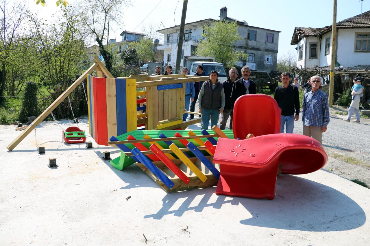 Zonguldak Alaplı'da seçimi kaybeden muhtar yaptırdığı parkı yıktı