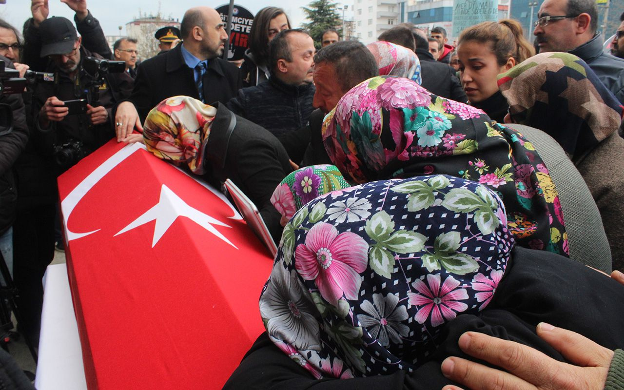 Kocaeli'de öğrencisi tarafından öldürülen müdür yardımcısı için on binlerce kişi yürüdü