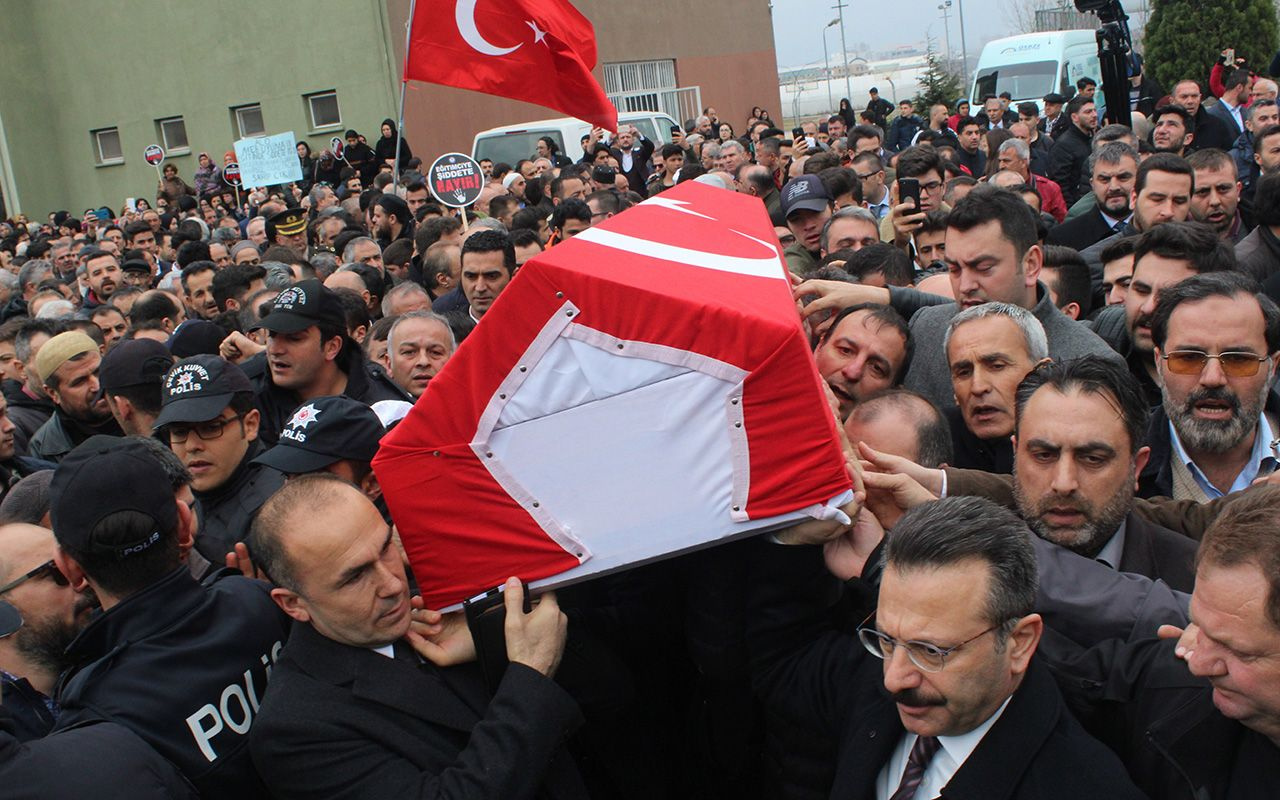 Kocaeli'de öğrencisi tarafından öldürülen müdür yardımcısı için on binlerce kişi yürüdü