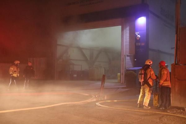 Ataşehir'de deterjan fabrikasında yangın