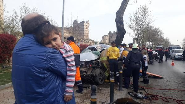 İstanbul'da can pazarı: Küçük kız arabadan uçtu!