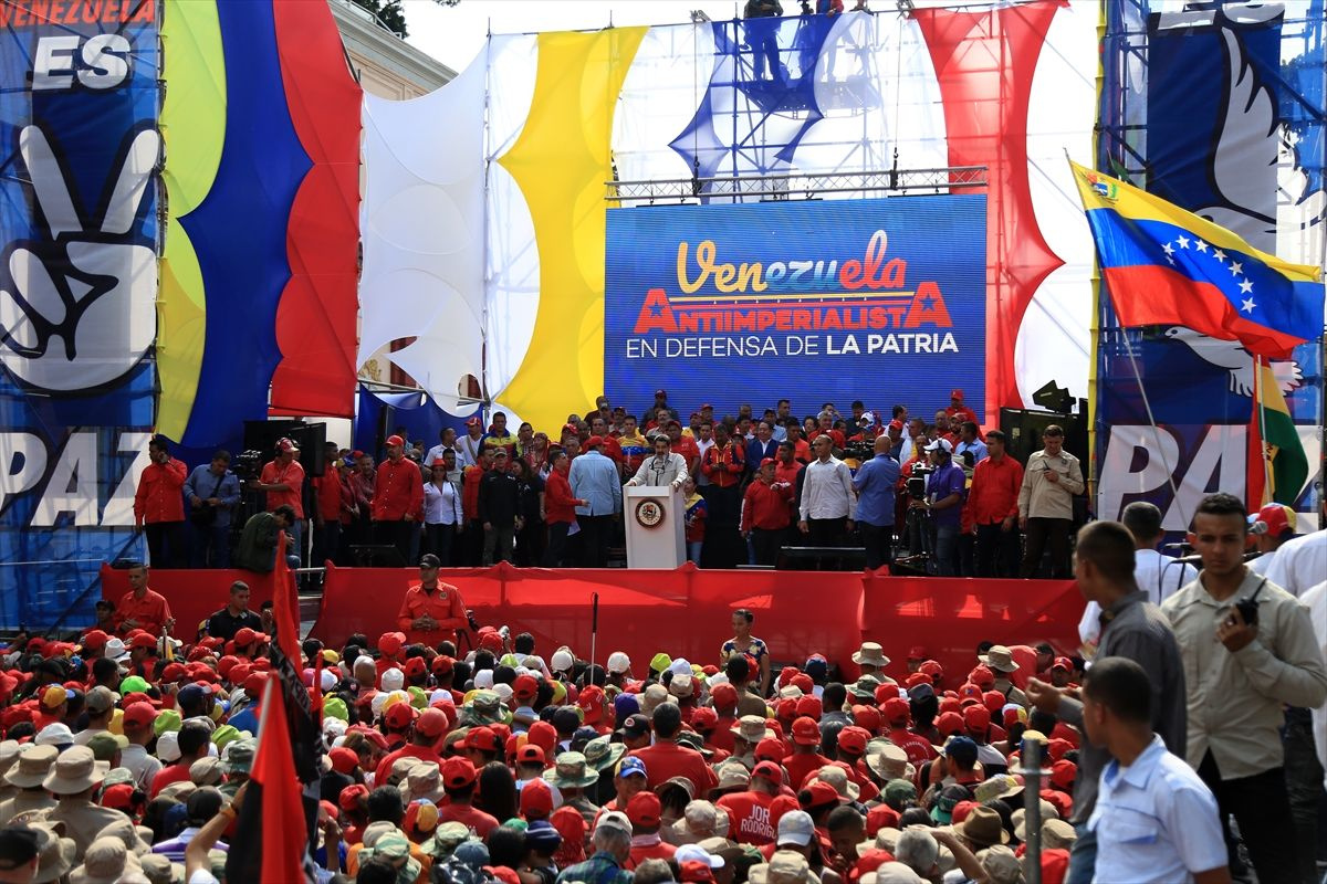 Venezuela'da muhalefet sokakta iktidar diyalog arayışında