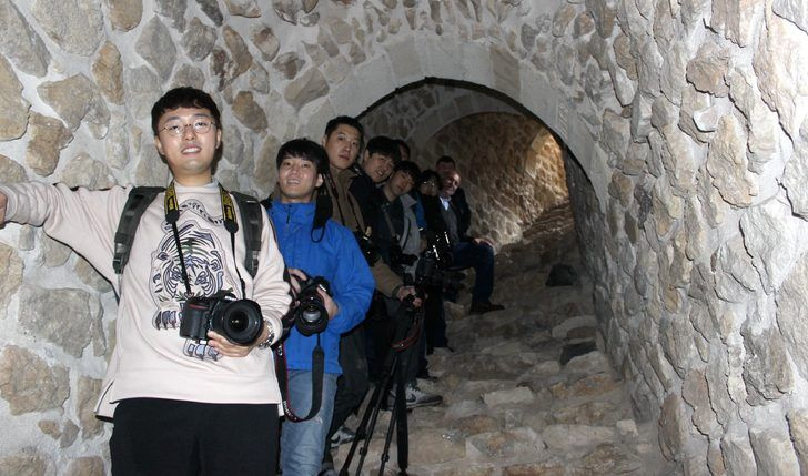 Güney Kore’den gelen fotoğrafçılar Adıyaman’da çiğ köfte yoğurdu